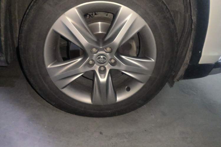 Used Toyota Highlander 2015 2.0T Four-Wheel Drive Luxury Edition 7-Seater Right Front Wheel Hub