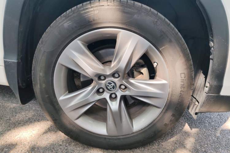 Used Toyota Highlander 2015 2.0T Four-Wheel Drive Luxury Edition 7-Seater Right Front Wheel Hub