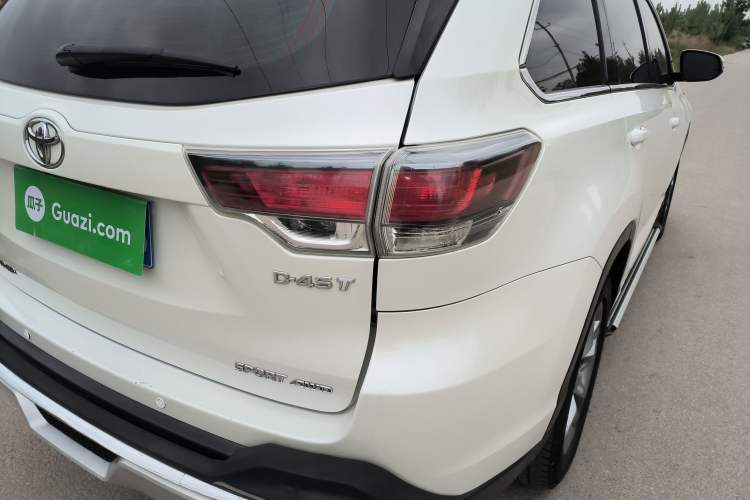 Used Toyota Highlander 2015 2.0T Four-Wheel Drive Luxury Edition 7-Seater Right Rear Taillight