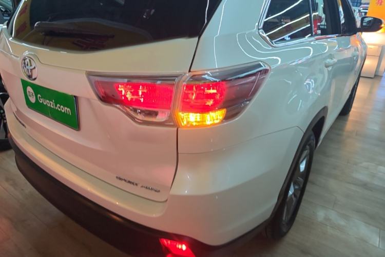 Used Toyota Highlander 2015 2.0T Four-Wheel Drive Luxury Edition 7-Seater Right Rear Taillight