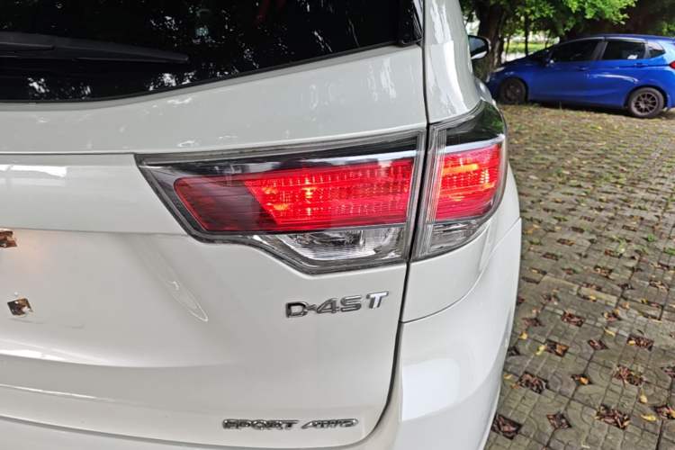Used Toyota Highlander 2015 2.0T Four-Wheel Drive Luxury Edition 7-Seater Right Rear Taillight