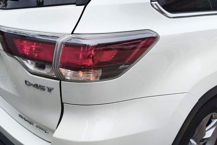 Used Toyota Highlander 2015 2.0T Four-Wheel Drive Luxury Edition 7-Seater Right Rear Taillight