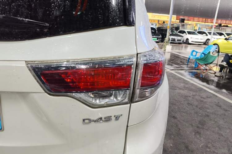Used Toyota Highlander 2015 2.0T Four-Wheel Drive Luxury Edition 7-Seater Right Rear Taillight