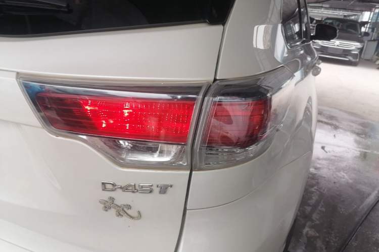 Used Toyota Highlander 2015 2.0T Two-Wheel Drive Luxury Edition 7 Seats Right Rear Taillight