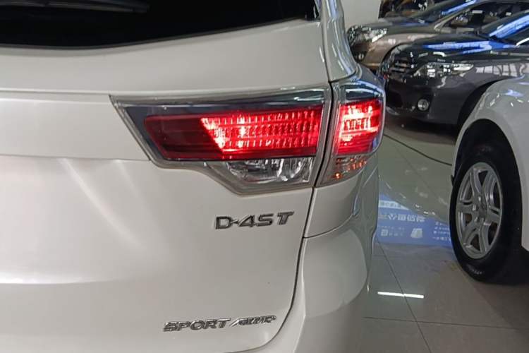 Used Toyota Highlander 2015 2.0T Four-Wheel Drive Luxury Edition 7-Seater Right Rear Taillight