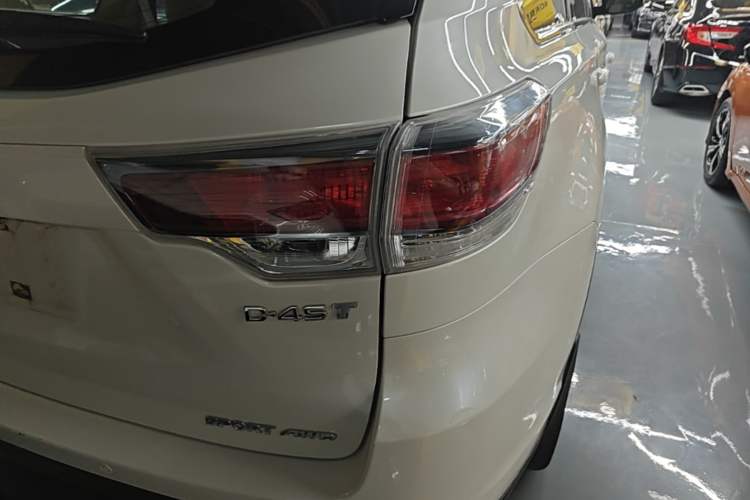 Used Toyota Highlander 2015 2.0T Four-Wheel Drive Luxury Edition 7-Seater Right Rear Taillight