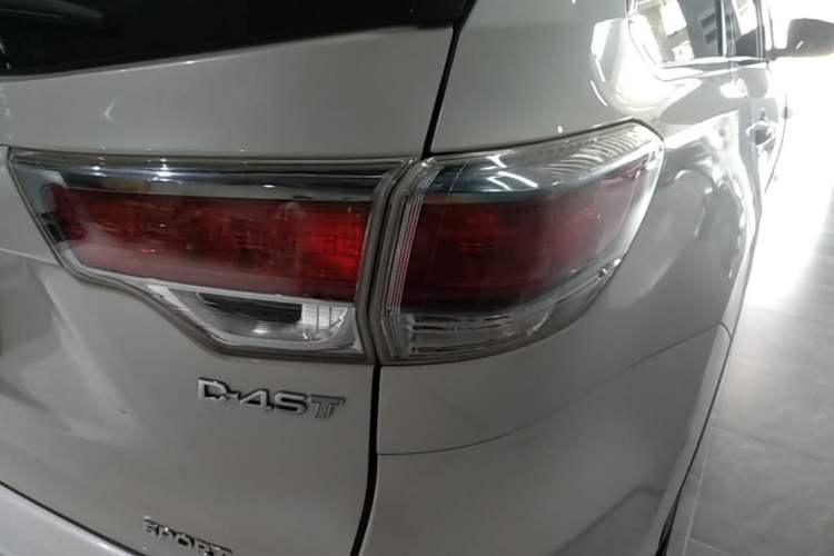 Used Toyota Highlander 2015 2.0T Four-Wheel Drive Luxury Edition 7-Seater Right Rear Taillight