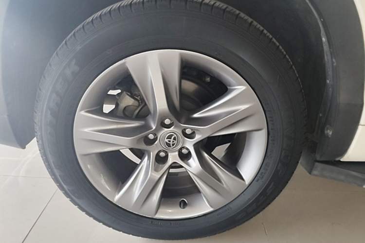 Used Toyota Highlander 2015 2.0T Four-Wheel Drive Luxury Edition 7-Seater Right Rear Wheel Hub