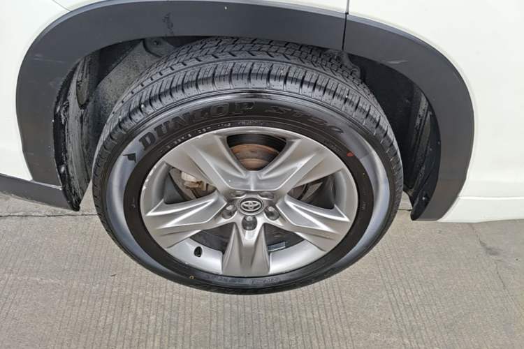 Used Toyota Highlander 2015 2.0T Four-Wheel Drive Luxury Edition 7-Seater Right Rear Wheel Hub