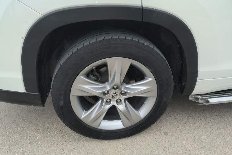 Used Toyota Highlander 2015 2.0T Four-Wheel Drive Luxury Edition 7-Seater Right Rear Wheel Hub