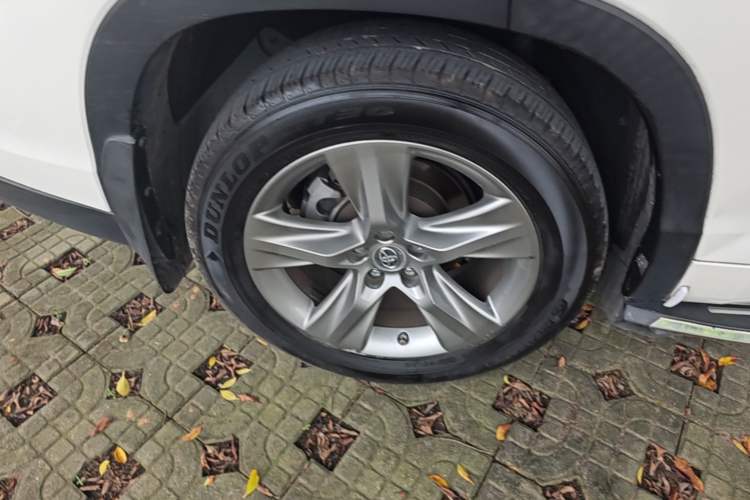 Used Toyota Highlander 2015 2.0T Four-Wheel Drive Luxury Edition 7-Seater Right Rear Wheel Hub