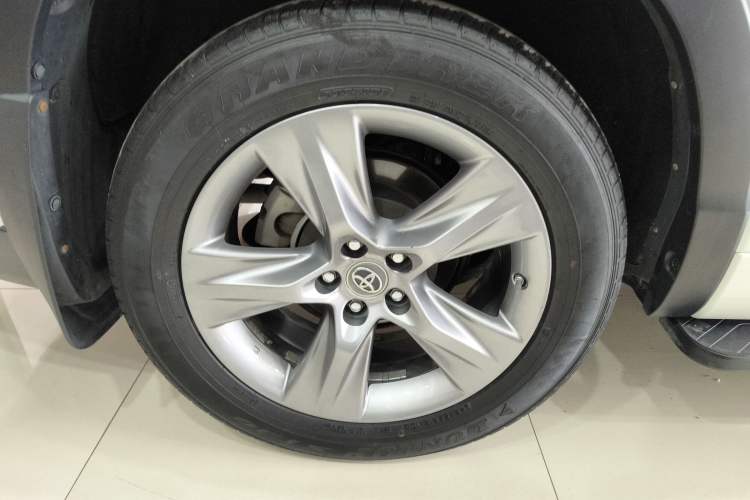 Used Toyota Highlander 2015 2.0T Four-Wheel Drive Luxury Edition 7-Seater Right Rear Wheel Hub