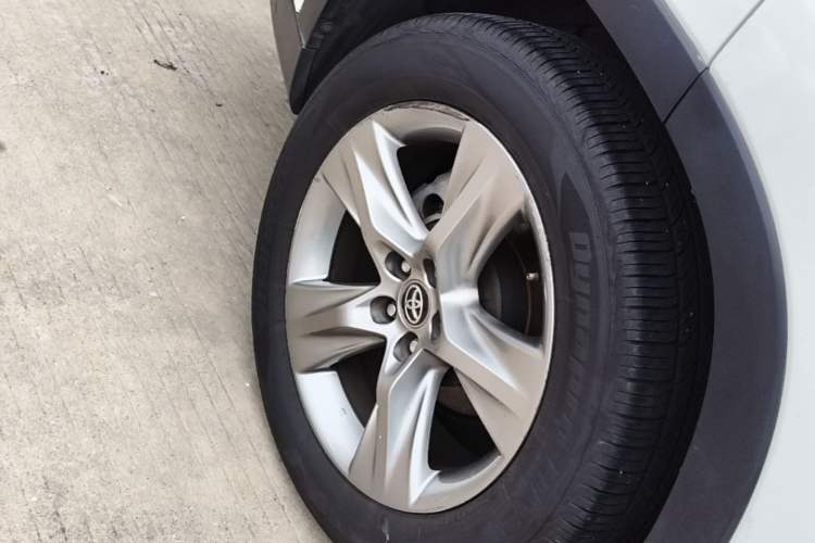 Used Toyota Highlander 2015 2.0T Four-Wheel Drive Luxury Edition 7-Seater Right Rear Wheel Hub