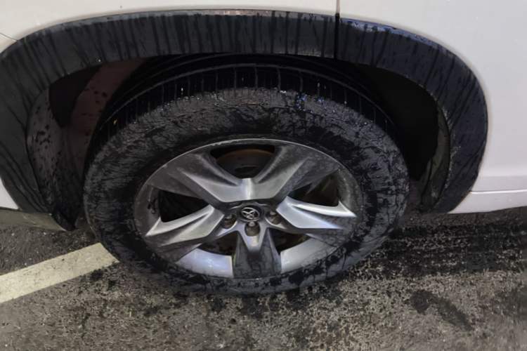 Used Toyota Highlander 2015 2.0T Four-Wheel Drive Luxury Edition 7-Seater Right Rear Wheel Hub