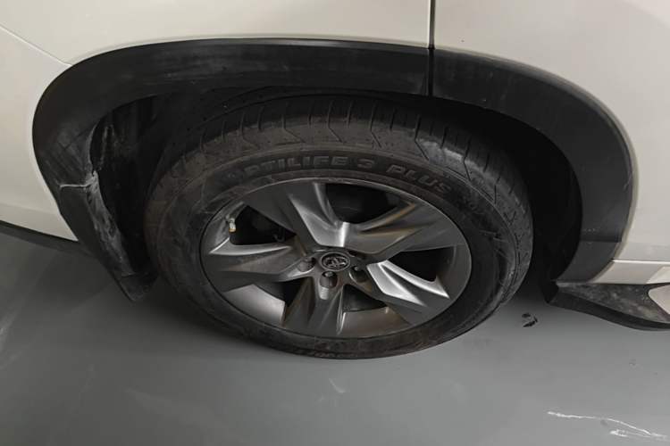 Used Toyota Highlander 2015 2.0T Four-Wheel Drive Luxury Edition 7-Seater Right Rear Wheel Hub