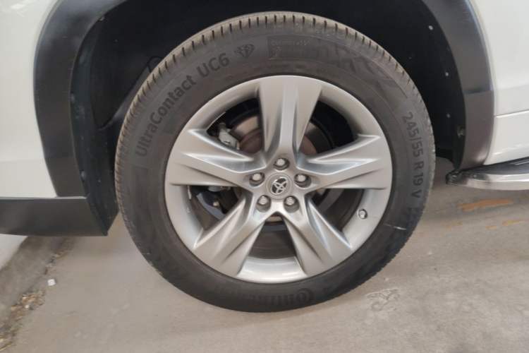 Used Toyota Highlander 2015 2.0T Four-Wheel Drive Luxury Edition 7-Seater Right Rear Wheel Hub