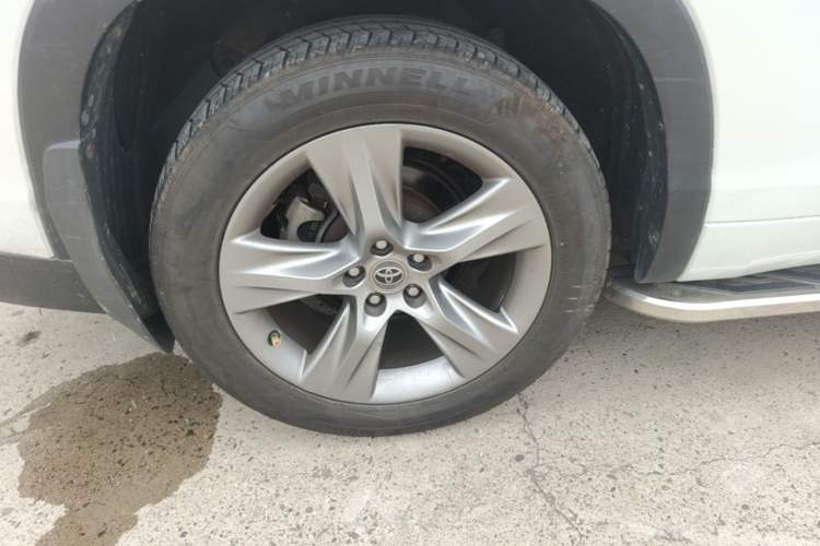 Used Toyota Highlander 2015 2.0T Four-Wheel Drive Luxury Edition 7-Seater Right Rear Wheel Hub