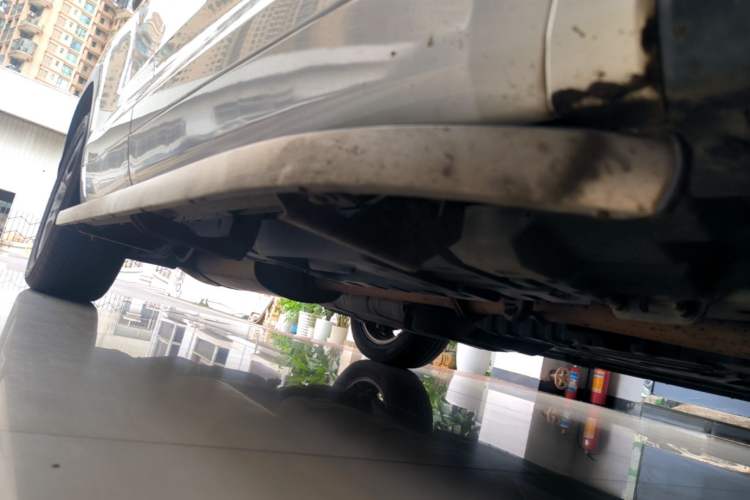 Used Toyota Highlander 2015 2.0T Two-Wheel Drive Luxury Edition 7 Seats Right Side Sill