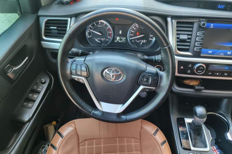 Used Toyota Highlander 2015 2.0T Four-Wheel Drive Luxury Edition 7-Seater Steering Wheel