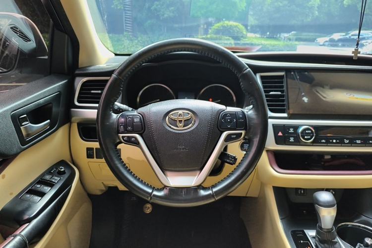 Used Toyota Highlander 2015 2.0T Two-Wheel Drive Luxury Edition 7 Seats Steering Wheel