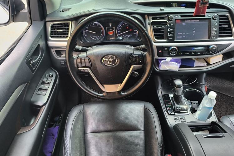 Used Toyota Highlander 2015 2.0T Four-Wheel Drive Luxury Navigation Version with 7 Seats Steering Wheel