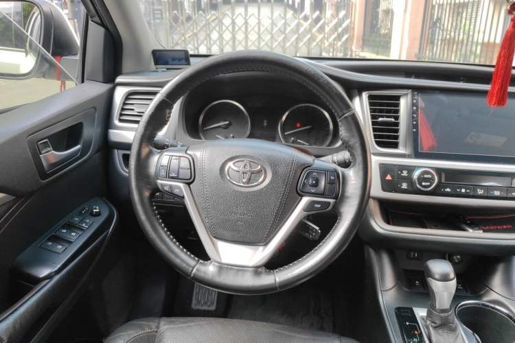 Used Toyota Highlander 2015 2.0T Four-Wheel Drive Luxury Edition 7-Seater Steering Wheel