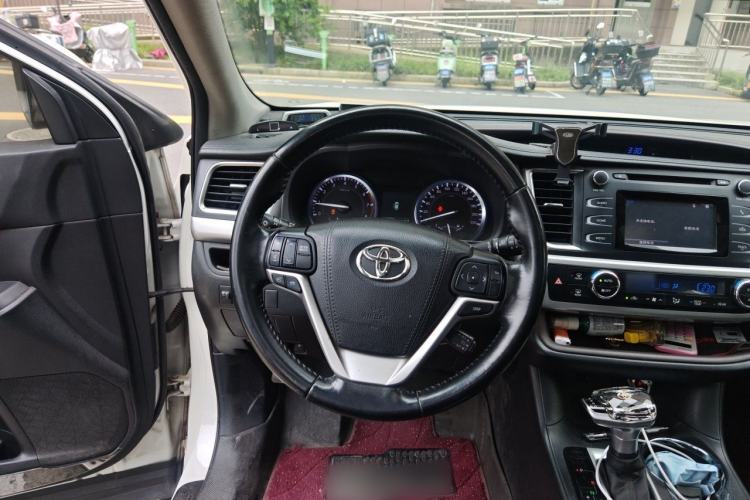 Used Toyota Highlander 2015 2.0T Two-Wheel Drive Luxury Edition 7 Seats Steering Wheel