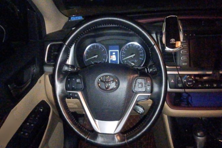 Used Toyota Highlander 2015 2.0T Four-Wheel Drive Ultimate Edition 7-Seater Steering Wheel