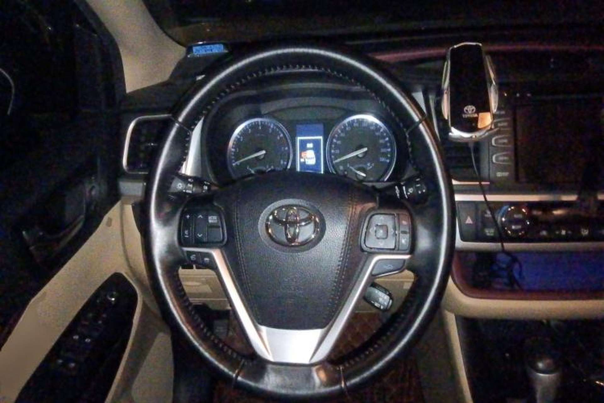 Used Toyota Highlander 2015 2.0T Four-Wheel Drive Ultimate Edition 7-Seater Steering Wheel