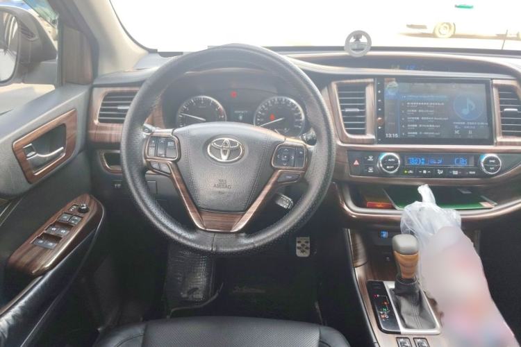 Used Toyota Highlander 2015 2.0T Four-Wheel Drive Luxury Edition 7-Seater Steering Wheel
