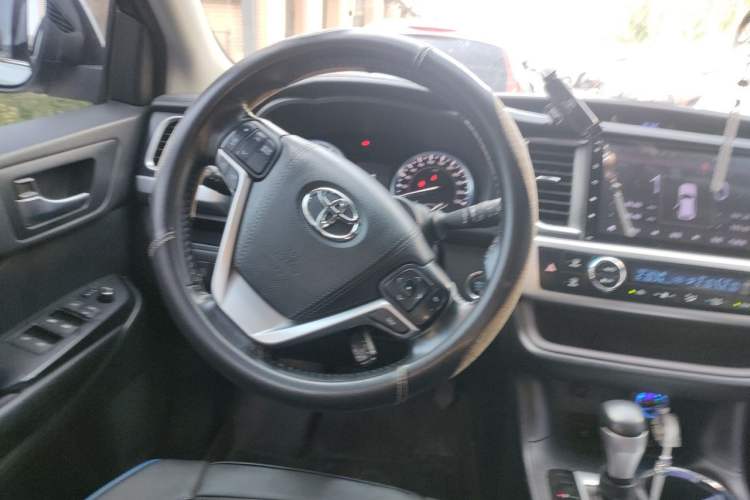 Used Toyota Highlander 2015 2.0T Four-Wheel Drive Luxury Edition 7-Seater Steering Wheel