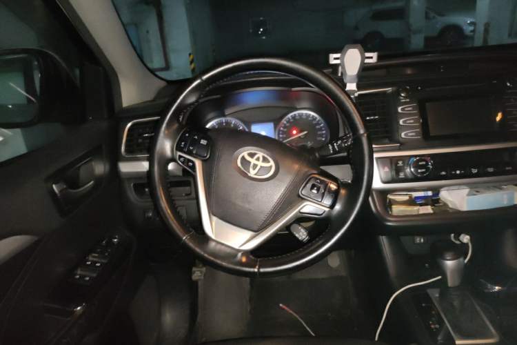Used Toyota Highlander 2015 2.0T Four-Wheel Drive Luxury Edition 7-Seater Steering Wheel