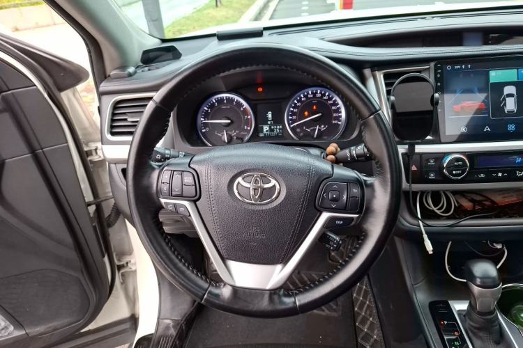 Used Toyota Highlander 2015 2.0T Two-Wheel Drive Luxury Edition 7 Seats Steering Wheel