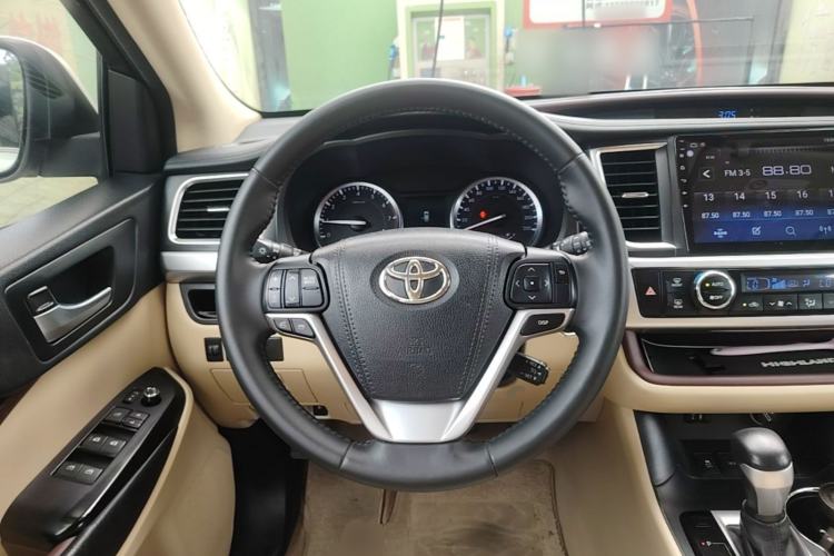 Used Toyota Highlander 2015 2.0T Two-Wheel Drive Luxury Edition 7 Seats Steering Wheel
