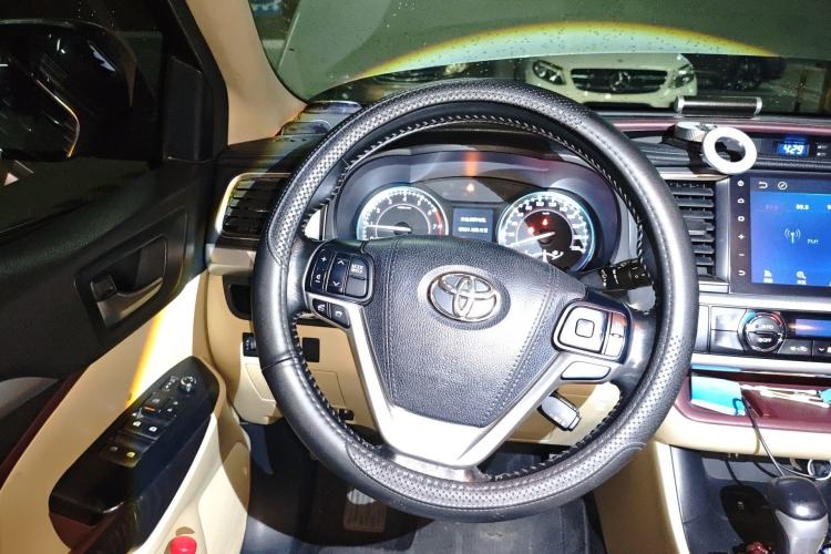 Used Toyota Highlander 2015 2.0T Four-Wheel Drive Luxury Edition 7-Seater Steering Wheel