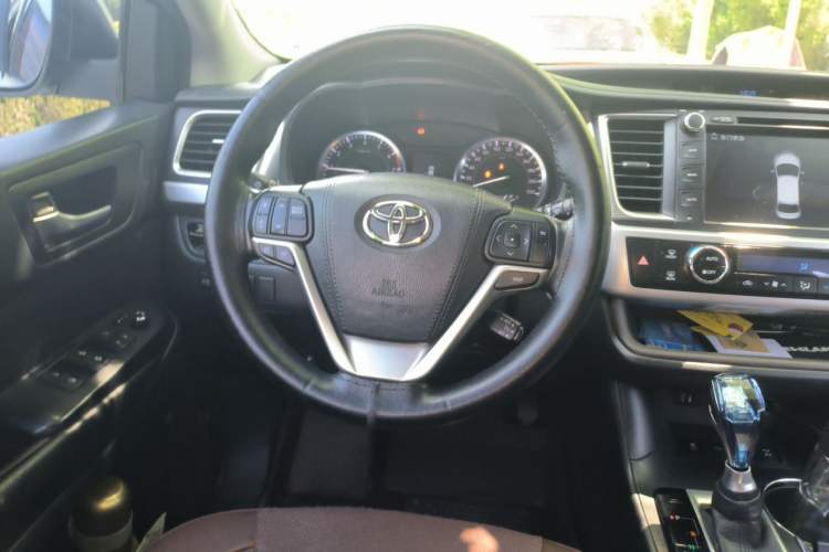 Used Toyota Highlander 2015 2.0T Four-Wheel Drive Luxury Edition 7-Seater Steering Wheel