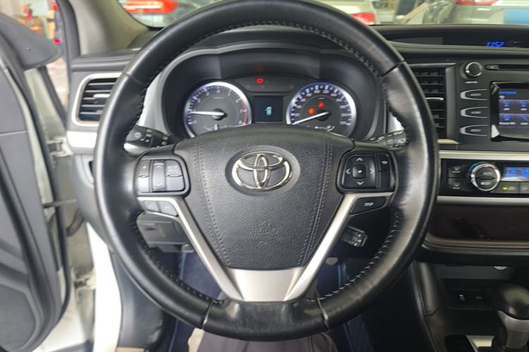 Used Toyota Highlander 2015 2.0T Two-Wheel Drive Luxury Edition 7 Seats Steering Wheel