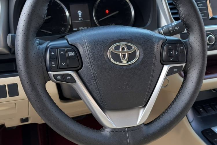 Used Toyota Highlander 2015 3.5L 4x4 Elite Edition 7-Seater Steering Wheel