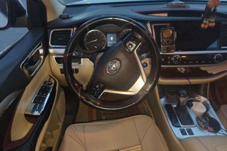 Used Toyota Highlander 2015 2.0T Four-Wheel Drive Luxury Edition 7-Seater Steering Wheel