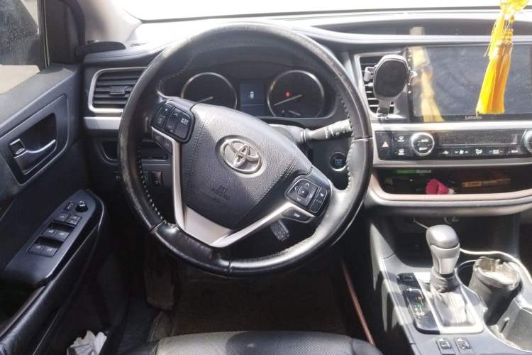 Used Toyota Highlander 2015 2.0T Four-Wheel Drive Luxury Edition 7-Seater Steering Wheel