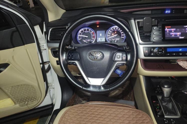Used Toyota Highlander 2015 2.0T Two-Wheel Drive Luxury Edition 7 Seats Steering Wheel