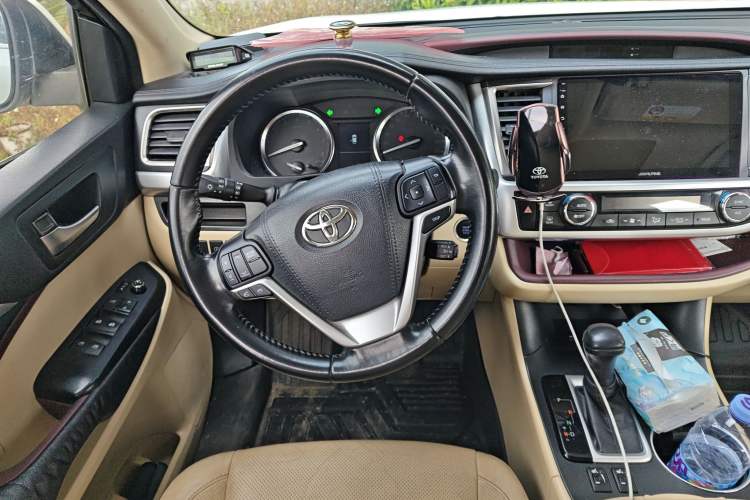 Used Toyota Highlander 2015 2.0T Four-Wheel Drive Luxury Edition 7-Seater Steering Wheel