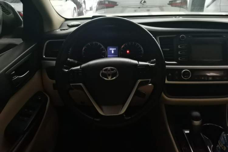 Used Toyota Highlander 2015 2.0T Four-Wheel Drive Luxury Edition 7-Seater Steering Wheel