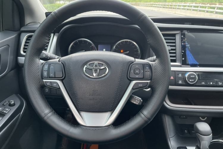 Used Toyota Highlander 2015 2.0T Two-Wheel Drive Luxury Edition 7 Seats Steering Wheel