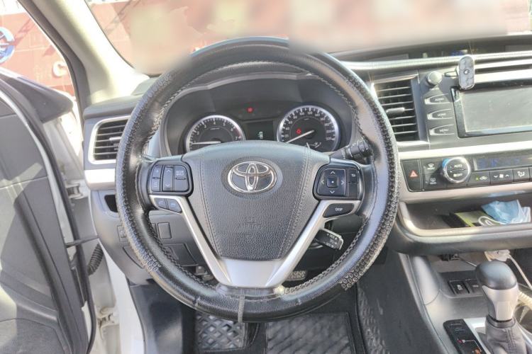Used Toyota Highlander 2015 2.0T Two-Wheel Drive Luxury Edition 7 Seats Steering Wheel