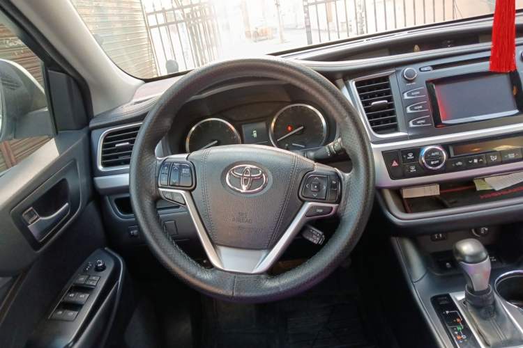 Used Toyota Highlander 2015 2.0T Four-Wheel Drive Luxury Edition 7-Seater Steering Wheel