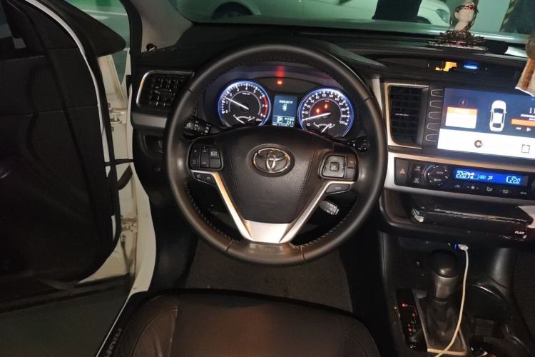 Used Toyota Highlander 2015 2.0T Four-Wheel Drive Luxury Edition 7-Seater Steering Wheel