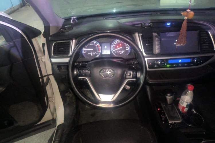 Used Toyota Highlander 2015 2.0T Four-Wheel Drive Luxury Edition 7-Seater Steering Wheel