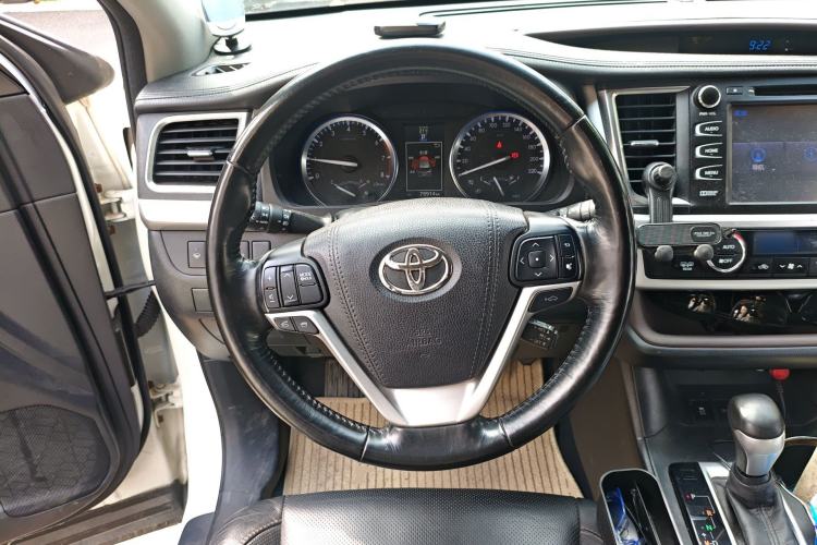 Used Toyota Highlander 2015 2.0T Four-Wheel Drive Ultimate Edition 7-Seater Steering Wheel