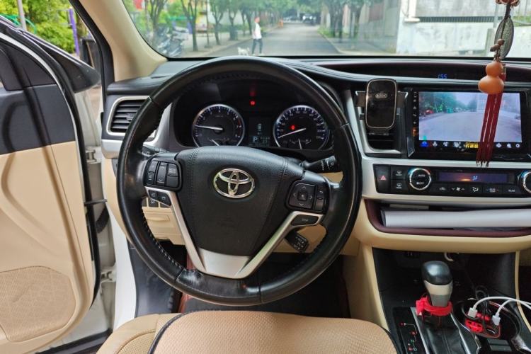 Used Toyota Highlander 2015 2.0T Four-Wheel Drive Luxury Edition 7-Seater Steering Wheel